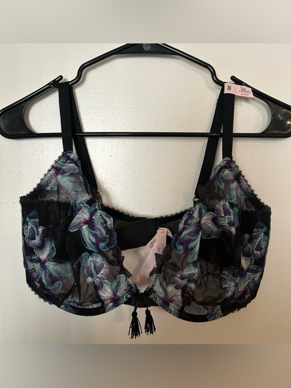 NWT | VS Floral Embroidered Black Underwire Bra - 38DD